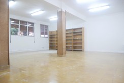 Amplio Local En Muy Buena Zona Con 20 m De Fachada Delantera y 20 m De Fachada Trasera