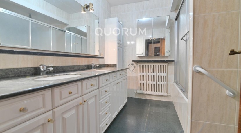 Espectacular Vivienda de 250m Próxima al Parque