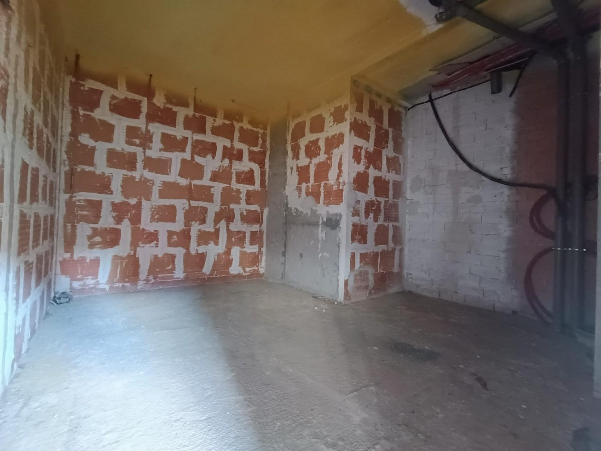 Se Vende Local Comercial De 35.9 M2 Utiles En Barakaldo Zona Burtzeña.
