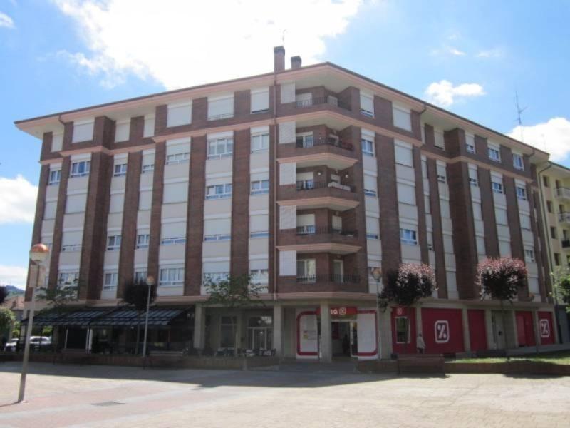 Pisazo Con Ascensor A Cota 0 De 3 Habitaciones, Garaje Y Trastero En Usansolo