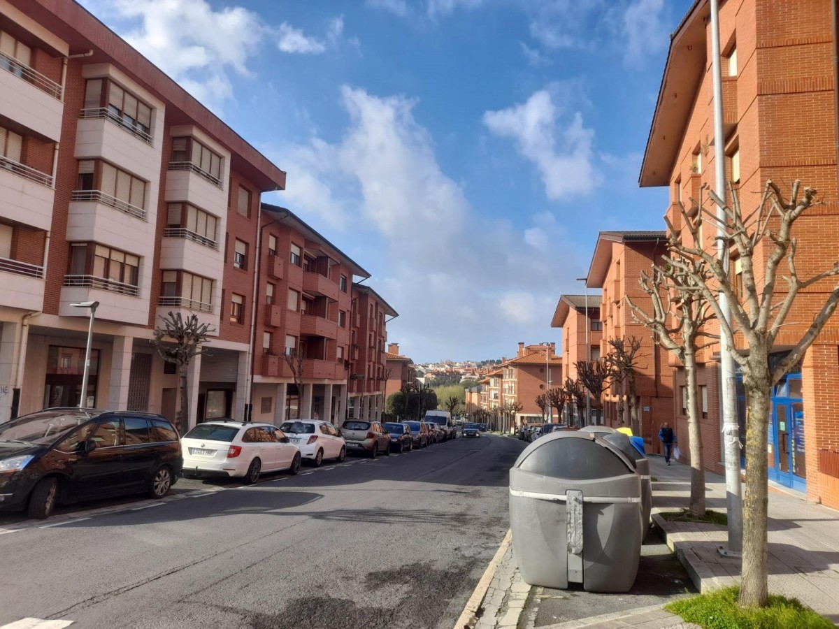 Lonja Con Posibilidad De Conversión a Vivienda En Calle Jata