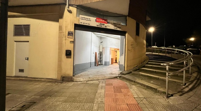 Local Diáfano Con Baño En Zona Ariz