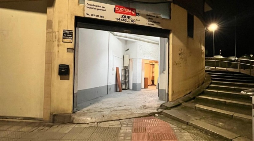 Local Diáfano Con Baño En Zona Ariz