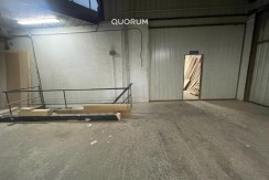 Local En Primera Planta Con Montacargas Para Vehículos