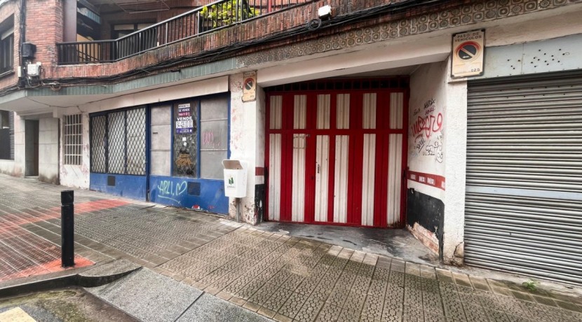 Parcela de Garaje Para Coche Grande En Zona Burros-Estación