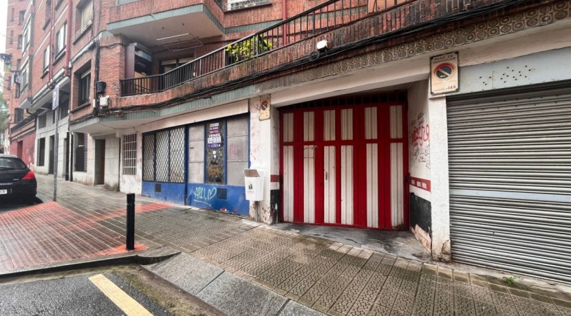 Parcela de Garaje Para Coche Grande En Zona Burros-Estación