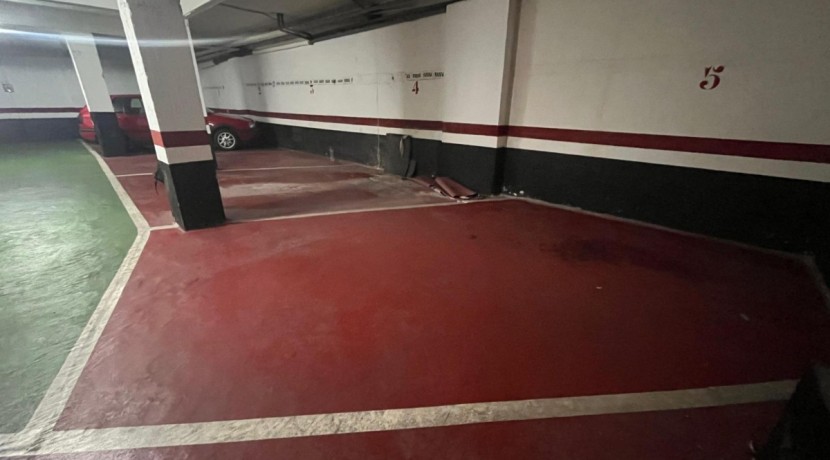 Parcela de Garaje Para Coche Grande En Zona Burros-Estación