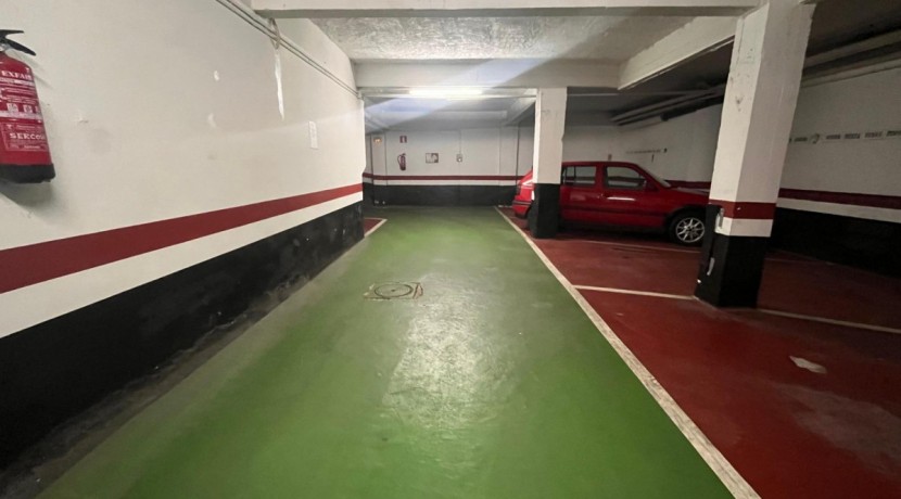 Parcela de Garaje Para Coche Grande En Zona Burros-Estación