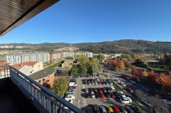 Piso Amplio y Luminoso De 3 Dorm. y 2 Baños Con Balcón Amplio, Ascensor y Parcela de Garaje y Trastero Incluidos En Zona Pozokoetxe