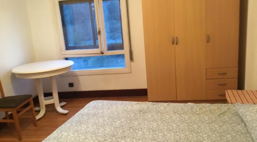 Piso Céntrico Con Buenas Vistas De 4 Habitaciones Y Balcón
