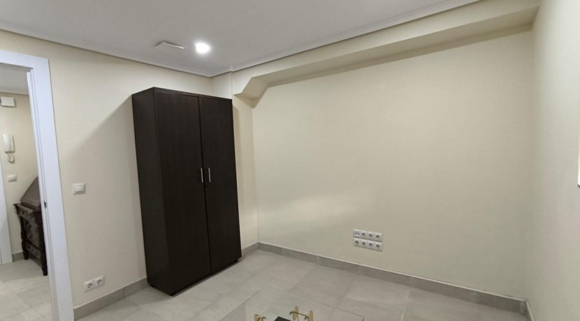 Piso Para Entrar A Vivir De 3 Dormitorios Al lado del Metro del Ayuntamiento