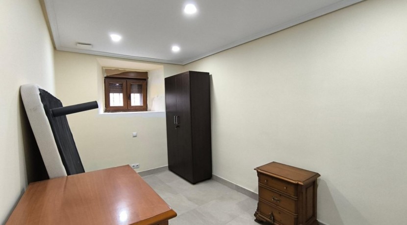 Piso Para Entrar A Vivir De 3 Dormitorios Al lado del Metro del Ayuntamiento