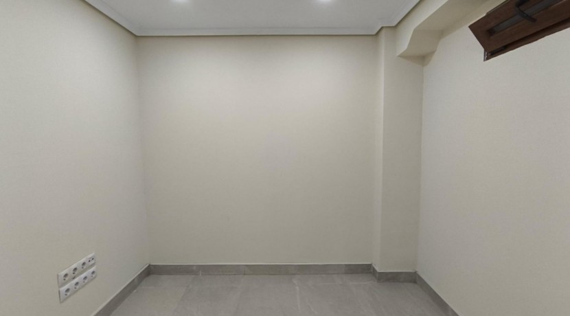 Piso Para Entrar A Vivir De 3 Dormitorios Al lado del Metro del Ayuntamiento