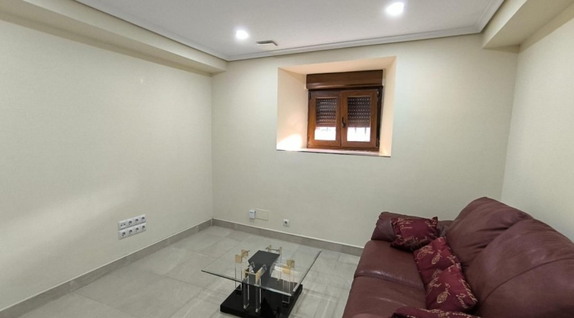 Piso Para Entrar A Vivir De 3 Dormitorios Al lado del Metro del Ayuntamiento