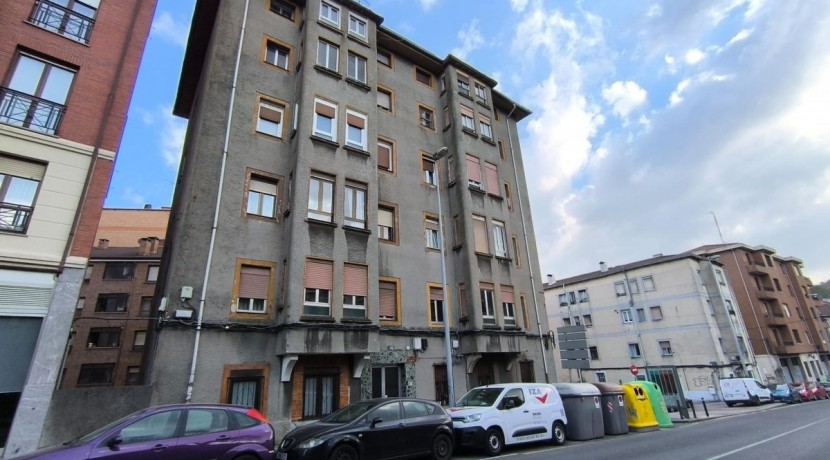 Piso Para Entrar A Vivir De 3 Dormitorios Al lado del Metro del Ayuntamiento