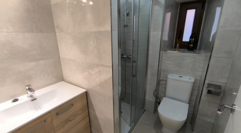 Piso Para Entrar A Vivir De 3 Dormitorios Al lado del Metro del Ayuntamiento