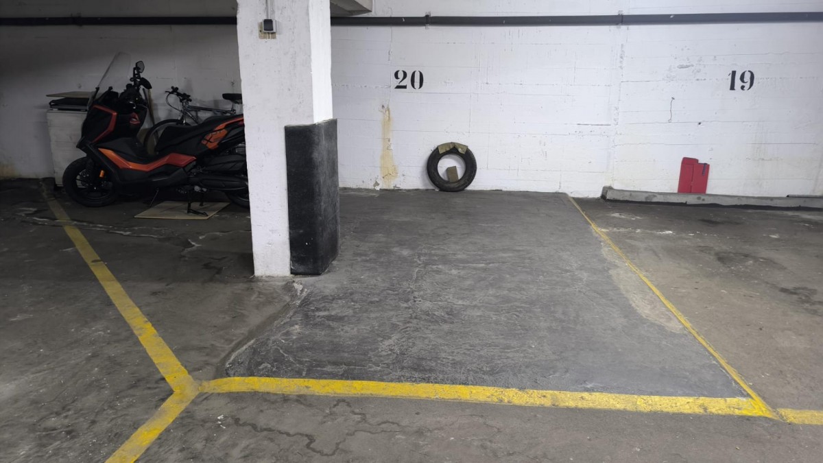 Se Vende Parcela De Garaje Económica Para Coche Mediano