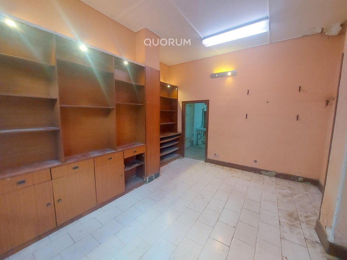 Amplio Local Comercial En Zona De Paso