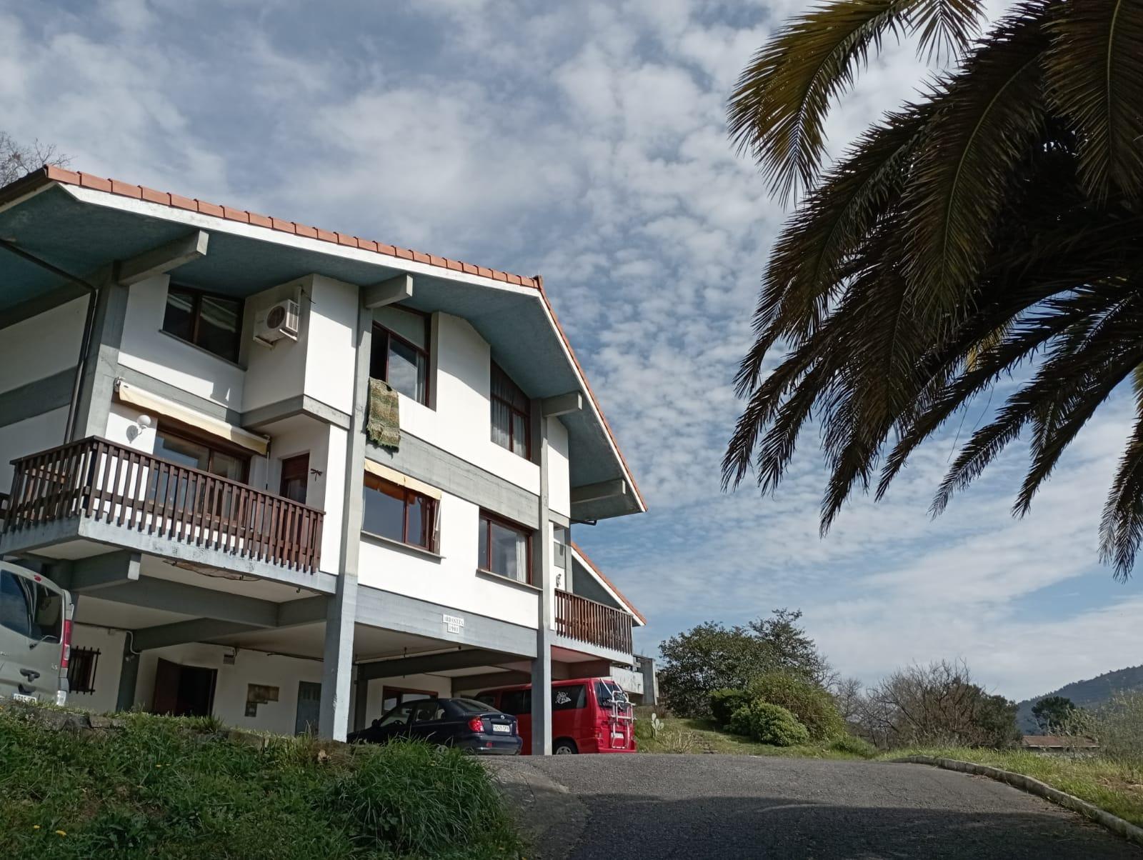 Chalet Bifamiliar Pareado Con Espectaculares Vistas y Con Terreno En Zona Zollo