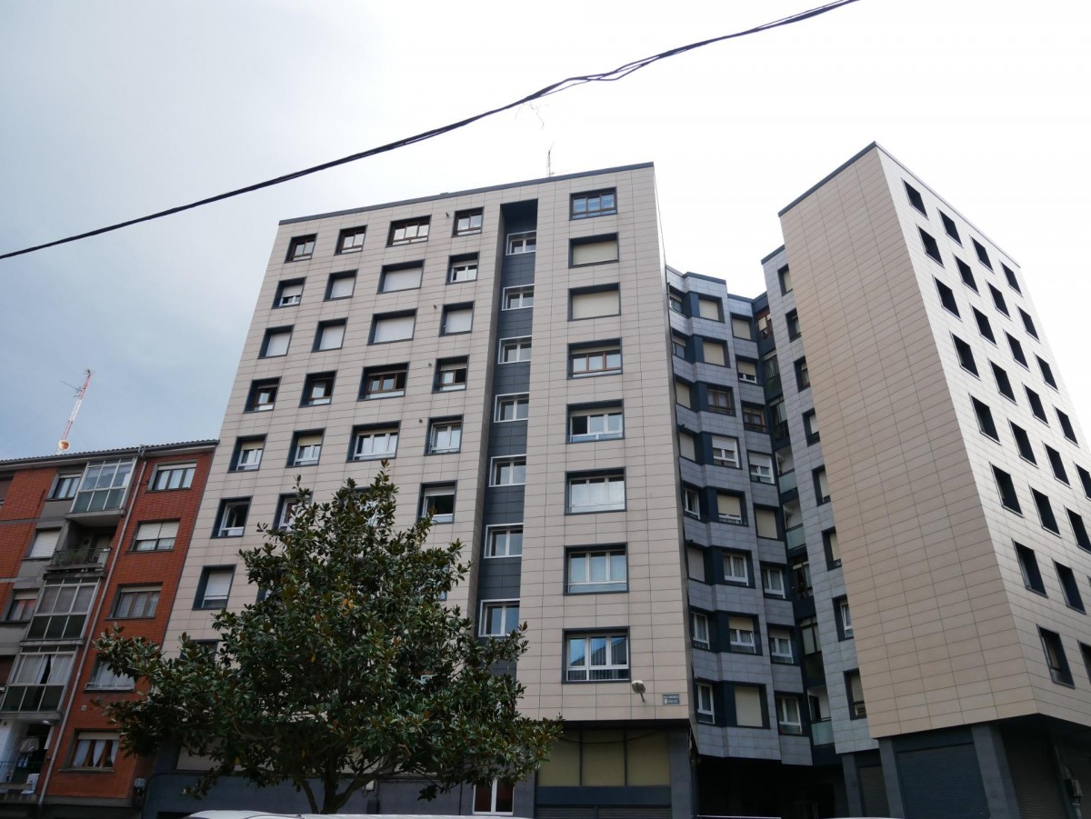 Parcela De Garaje Para Coche Mediano-Grande En Zona Pozokoetxe