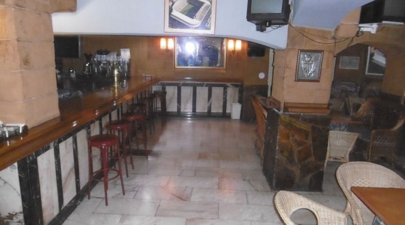 Bar Amplio en Zona Centro Con Cocina y Licencia Activa