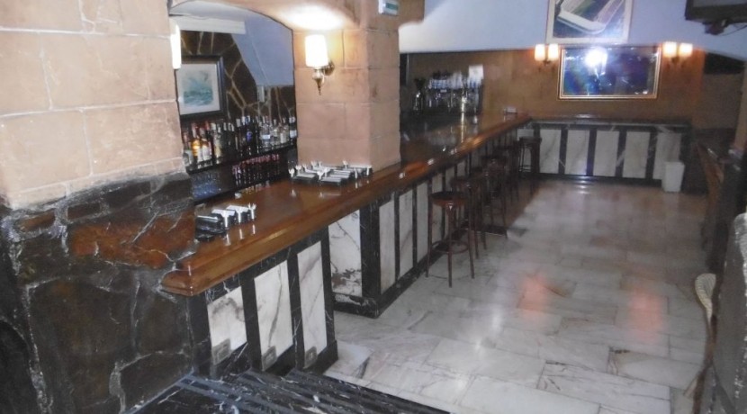 Bar Amplio en Zona Centro Con Cocina y Licencia Activa