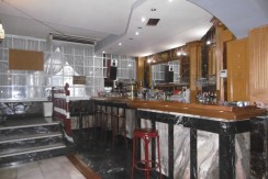 Bar Amplio en Zona Centro Con Cocina y Licencia Activa