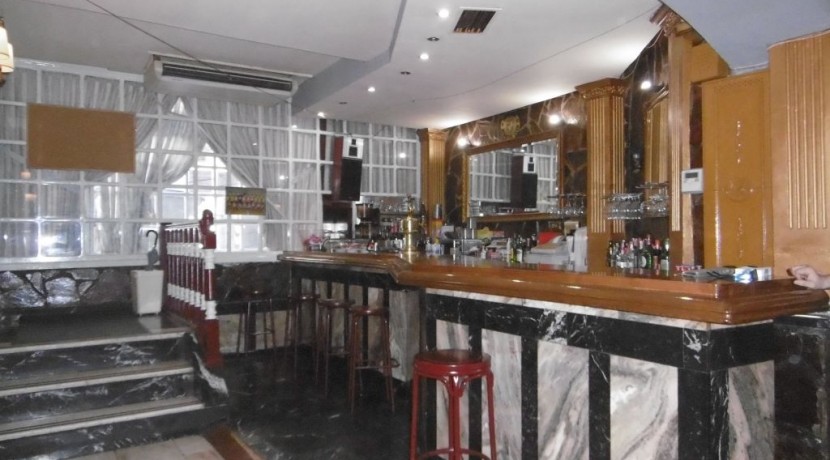 Bar Amplio en Zona Centro Con Cocina y Licencia Activa