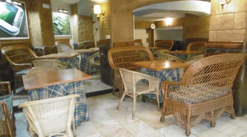 Bar Amplio en Zona Centro Con Cocina y Licencia Activa