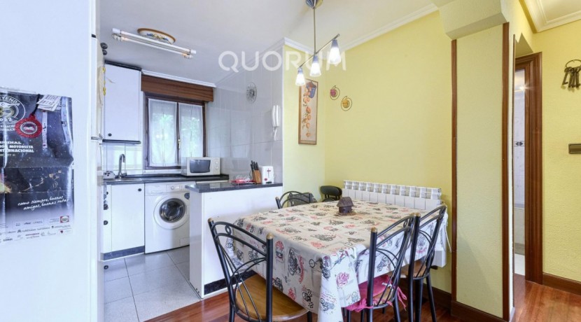 Bonito Piso Para Entrar a Vivir De 2 Dormitorios, Balcón y Trastero Incluido En Zona Zeberio