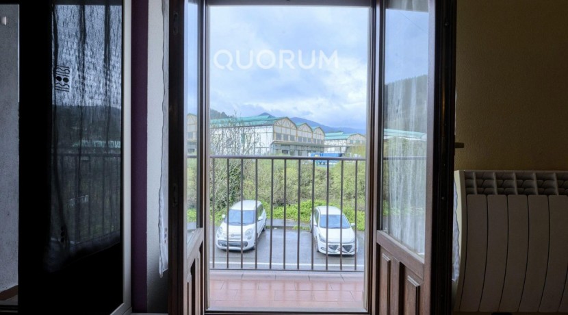 Bonito Piso Para Entrar a Vivir De 2 Dormitorios, Balcón y Trastero Incluido En Zona Zeberio