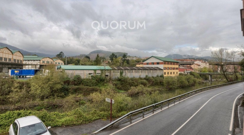 Bonito Piso Para Entrar a Vivir De 2 Dormitorios, Balcón y Trastero Incluido En Zona Zeberio