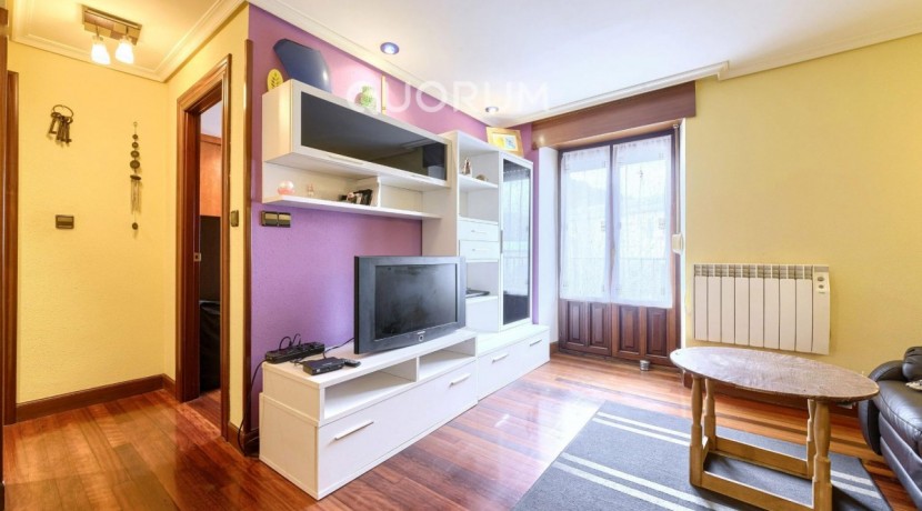 Bonito Piso Para Entrar a Vivir De 2 Dormitorios, Balcón y Trastero Incluido En Zona Zeberio