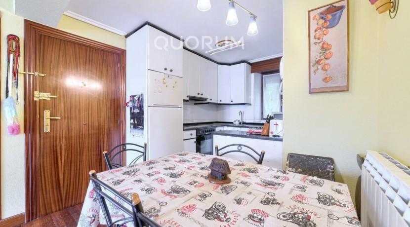 Bonito Piso Para Entrar a Vivir De 2 Dormitorios, Balcón y Trastero Incluido En Zona Zeberio