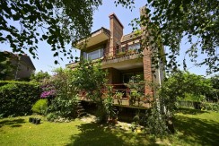 Chalet Adosado con Jardín en Leioa