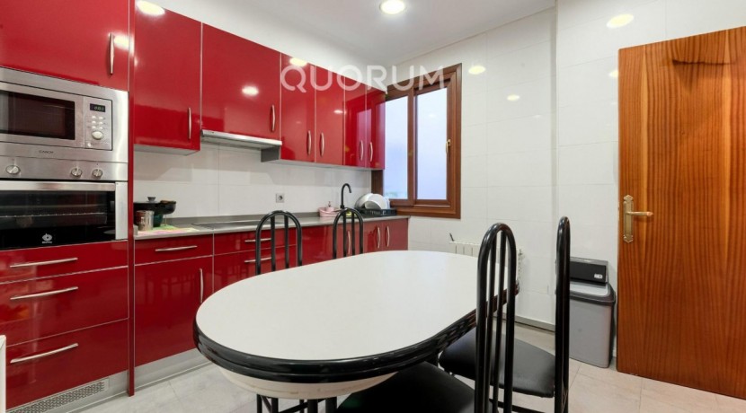 EN PLENO CENTRO DE BARAKALDO, REFORMADO CON ASCENSOR