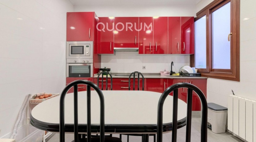 EN PLENO CENTRO DE BARAKALDO, REFORMADO CON ASCENSOR