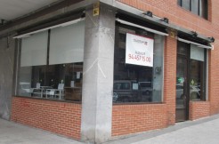 Espectacular Local Comercial Totalmente Adaptado Con Escaparates En El Centro