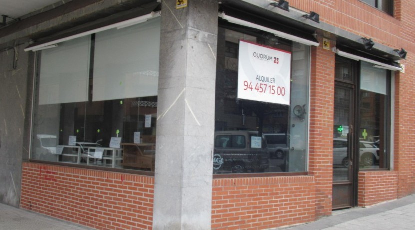 Espectacular Local Comercial Totalmente Adaptado Con Escaparates En El Centro