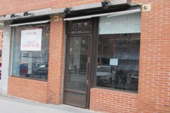 Espectacular Local Comercial Totalmente Adaptado Con Escaparates En El Centro