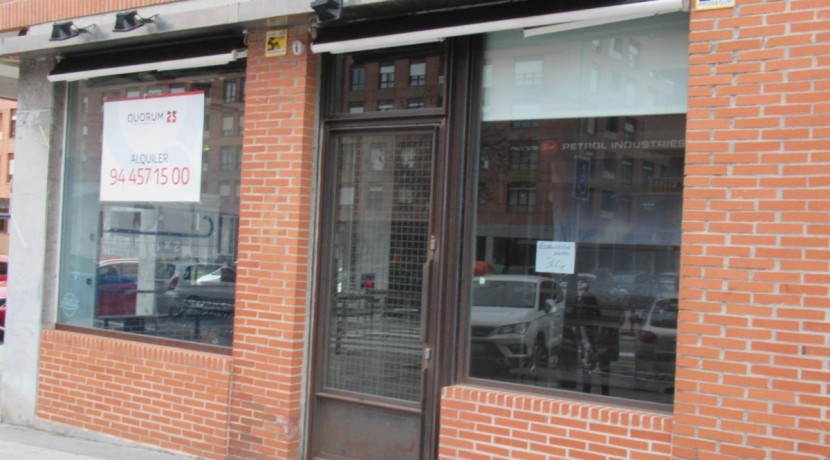 Espectacular Local Comercial Totalmente Adaptado Con Escaparates En El Centro