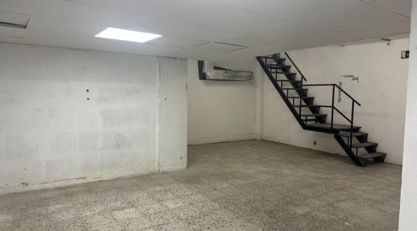 Local Comercial En Pleno Centro De Las Arenas