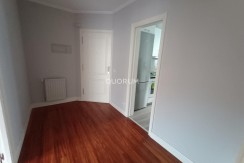 Luminiosa Vivienda Reformada De Tres Dormitorios En Indautxu