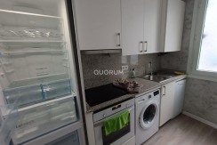 Luminiosa Vivienda Reformada De Tres Dormitorios En Indautxu