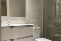 Luminiosa Vivienda Reformada De Tres Dormitorios En Indautxu