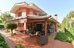 Magnífica Casa Independiente En La Bilbaína