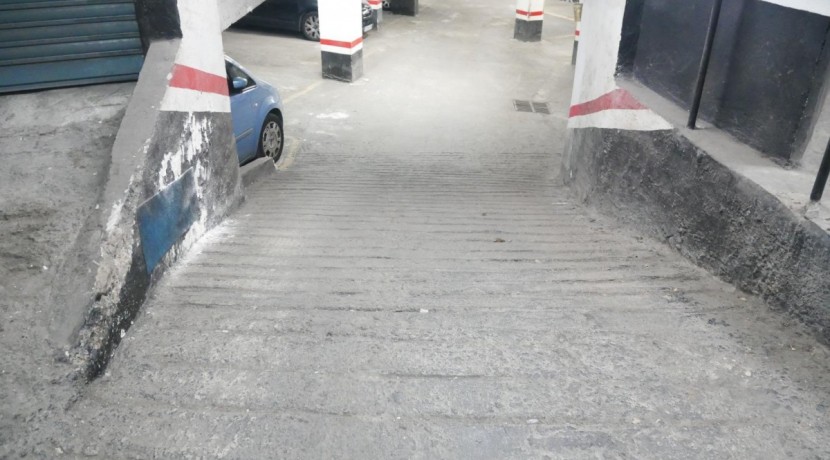 Parcela De Garaje Para Coche Mediano-Grande En Zona Pozokoetxe