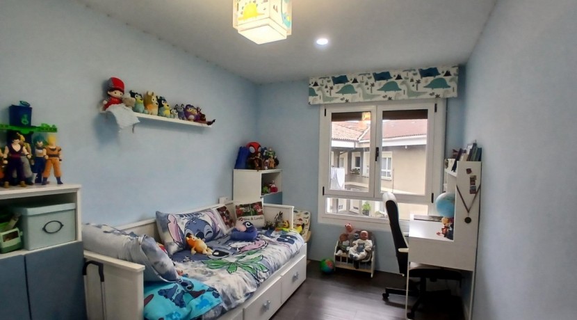 Piso Con Ascensor A Cota 0 De 3 Habitaciones Y Camarote En El Centro De Usansolo