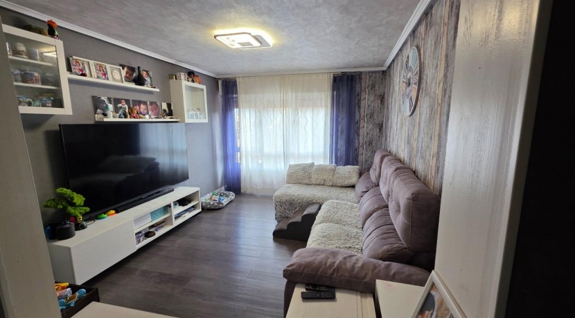 Piso Con Ascensor A Cota 0 De 3 Habitaciones Y Camarote En El Centro De Usansolo