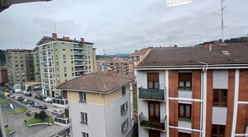 Piso Con Ascensor A Cota 0 De 3 Habitaciones Y Camarote En El Centro De Usansolo